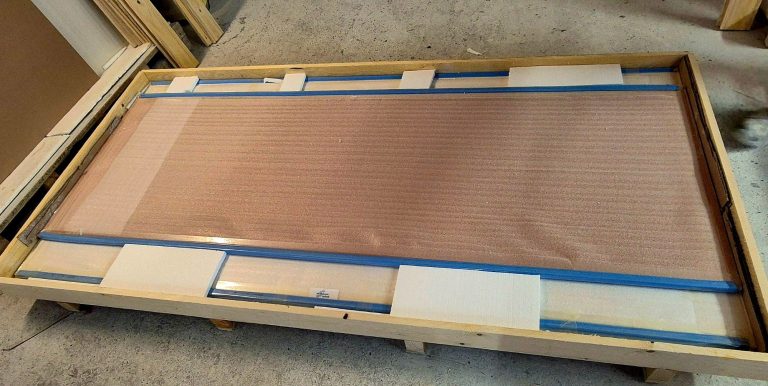 Holzkiste unserer Duschrückwände 
